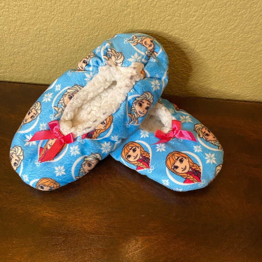❄️❄️ FROZEN Non Slip Slippers ❄️❄️